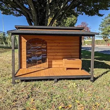 Maison cocoon pour mini cochon avec isolation thermique et design doux
